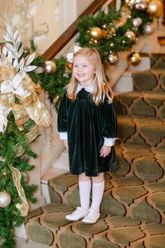 Green Velvet Dress Outfit, Green Christmas Outfit, Velvet Dresses Outfit, Velvet Christmas Dress, Kids Christmas Dress, Toddler Christmas Outfit, Toddler Christmas Dress, Christmas Outfit Ideas, Trendy Christmas Outfits