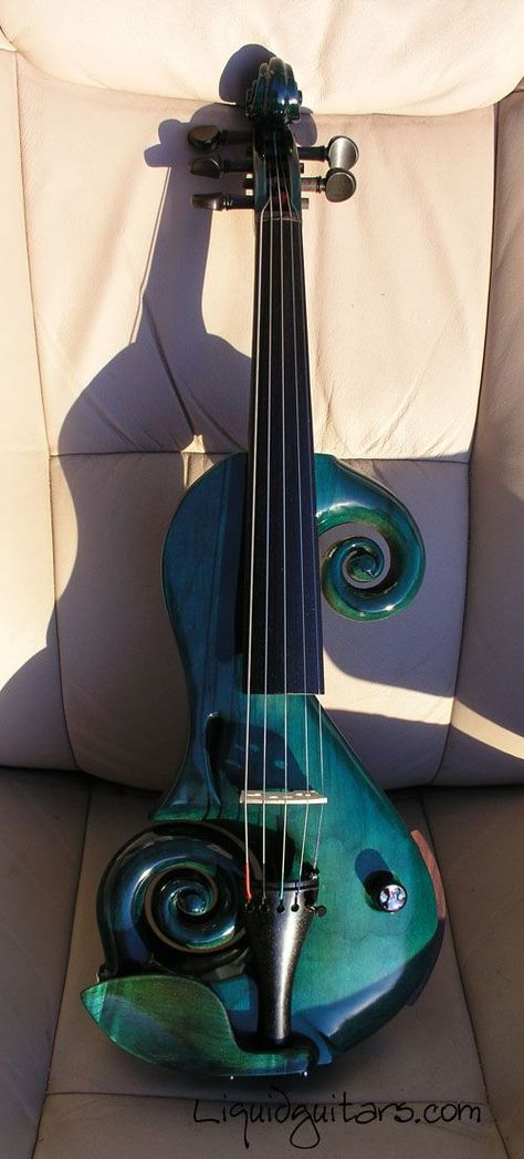 Cello in beautiful turquoise green shell swirls. INSTRUMENTS FOR JOY - https://www.pinterest.com/DianaDeeOsborne/instruments-for-joy/ - Pinned via Jaco McKeo's Cool Musical #Instruments.Photo from Hello You 52 on Tumblr Taylor Davis, Instruments Guitar, Cool Violins, Music Instruments Guitar, Violin Art, Violin Design, Instruments Art, Electric Violin, Violin Music