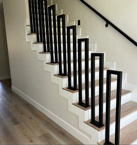 Steps Railing Design Indoor, Garde Corps Metal, درابزين السلم, Metal Stair Railing, Interior Stair Railing, Wrought Iron Handrail, Modern Stair Railing, Metal Railing, Iron Handrails