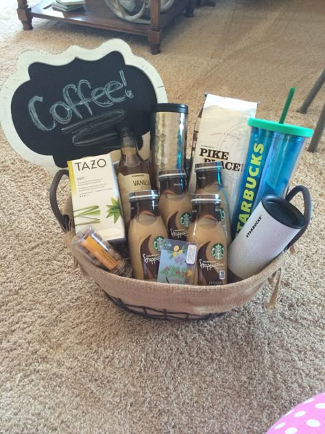 Starbucks themed silent auction basket Coffee Gift Basket Ideas, Starbucks Gift Baskets, Silent Auction Gift Basket Ideas, Hommade Gifts, Silent Auction Basket, Auction Gift Basket Ideas, Basket Gift Ideas, Silent Auction Baskets, Fall Gift Baskets