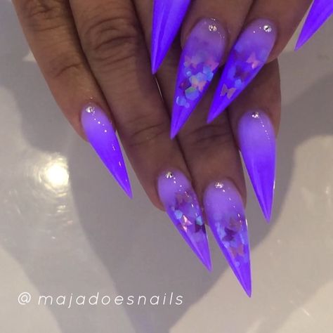 Purple Stiletto Nails, Dark Acrylic Nails, Glow In The Dark Nails, Nails Butterfly, Dark Nail, Nails Dark, Purple Acrylic Nails, Nails Ombre, Nails Purple