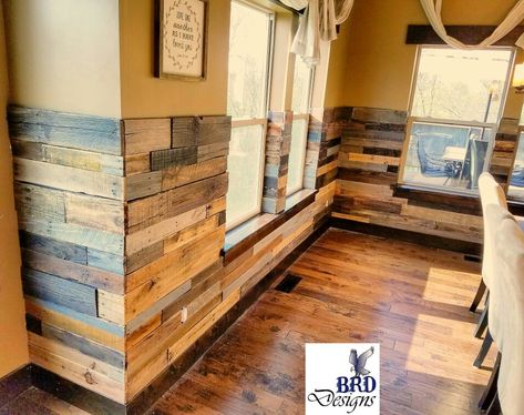 Rustic pallet wainscoting                                                                                                                                                                                 More Half Pallet Wall, Wood Chair Rail Ideas, Rustic Tin Wainscoting Ideas, Easy Chair Rail, Rustic Wainscoting Ideas, Pallet Half Wall, Barnwood Wainscotting, Barnwood Bathroom Wall, Pallet Wood Chair Rail