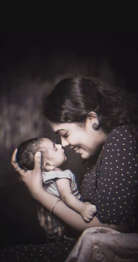 Amma Appa Images, Amma Photos Hd, Mother's Pic, Attitude Motivation, Mother Baby Photography, Moms Photography, Mother Photos, Mom Dad Baby, Mother Pictures