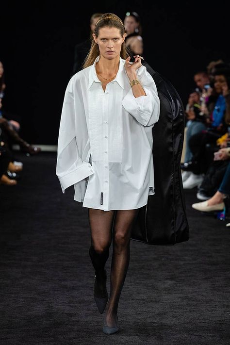 Alexander Wang Outfit, Wang Outfit, Alexander Wang Runway, Wang Dress, Oversized Shirt Dress, Casual Skirt Outfits, Kim Kardashian Red Carpet, Kendall Jenner Outfits, To Wear