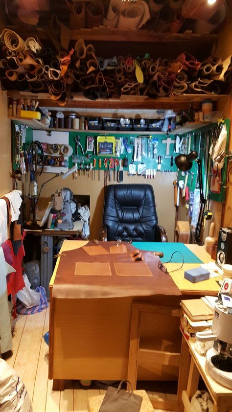 Small Leather Workshop Ideas, Leather Workshop Studio, Leather Workshop Ideas, Drawing Desk, Leather Working Tools, Workshop Studio, Leather Tools, Leather Craft Projects, Sewing Space