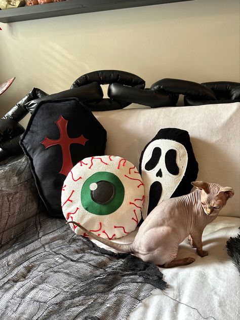 Gothic Halloween decor coffin eye pillow Eye Pillows Diy, Coffin Pillow, Gothic Halloween Decor, Scream Ghostface, Diy Halloween Decor, Eye Pillow, Upcycle Sewing, Halloween 2022, Halloween Pillows