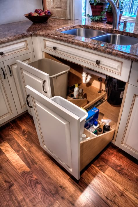 Where do you keep your kitchen garbage receptacle? Garbage Cabinet, Kitchen Garbage, Closet Diy, Traditional Kitchen Design, Kitchen Decor Ideas, New Kitchen Cabinets, Diy Kitchen Storage, Old Kitchen, Kitchen Remodeling Projects