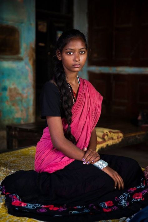 Varanasi… | The Romanian Photographer Who Documents Beauty Around The World Is Currently Killing It In India Atlas Of Beauty, Tamil Girls, Indian People, Show Beauty, Photography Poses Women, Female Photographers, Jodhpur, Sanskrit, Female Images