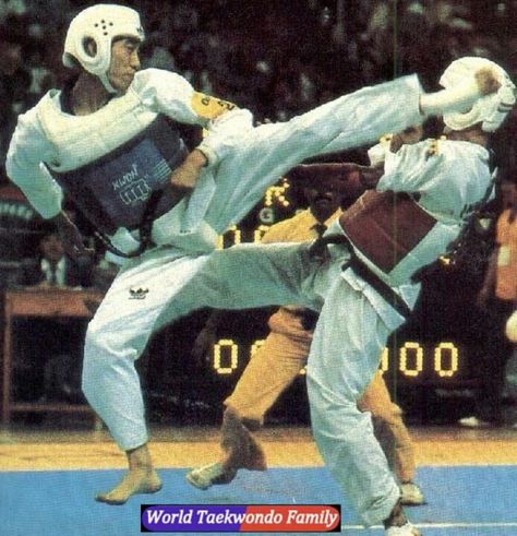 Old School Sammo Hung, World Taekwondo, Martial Arts Tournament, Korean Martial Arts, Martial Arts Sparring, Old Scool, Karate Training, Kyokushin Karate, Karate Martial Arts