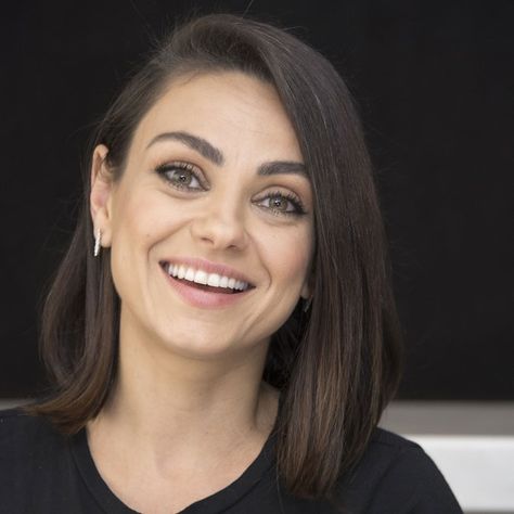 Mila Kunis No Makeup, Mila Kunis Without Makeup, Mila Kunis Short Hair, Mila Kunis Makeup, No Makeup Looks, Mila Kunis Hair, Natural Everyday Makeup, Beauty Tricks, Mila Kunis