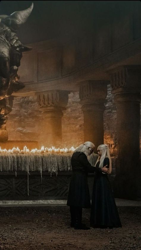 King Viserys I and Princess Rhaenyra King Viserys Targaryen, Princess Rhaenyra, Viserys Targaryen, Rhaenyra Targaryen, The Way He Looks, House Of The Dragon, Dragon Games, Game Of Thrones Houses, House Of Dragons