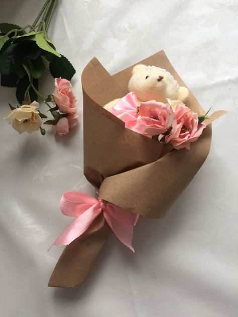 Teddy Bear Bouquet Diy, Mini Chocolate Bouquet, Mini Bouquet Flowers, Teddy Bear Bouquet, Mini Flower Bouquet, Bear Bouquet, Bouquet Bag, Fancy Flowers, Mini Bouquet