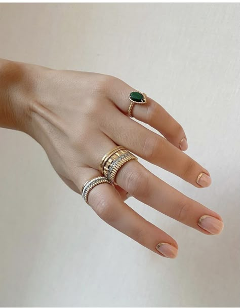 Minimalist Accessories Jewellery, Ring Styling, Pinky Rings For Women, Rings Pink, Pinky Finger, Jewel Design, Neck Pieces Jewelry, Fancy Jewelry Necklace, Gold Rings Fashion