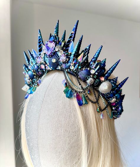 The Dark Siren Mermaid Crown Crystal Crown Shell Crown - Etsy Spain Dark Mermaid Crown, Sea Witch Crown, Ursula Crown, Siren Crown, Mermaid Crown Tiaras, Diy Mermaid Crown, Art Corset, Dark Siren, Crown Goddess