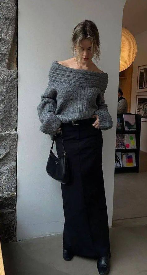 Source Unknown Sweater, Winter 2024 Fashion Trends, Winter 2024 Fashion, 2024 Fashion Trends, Fashion 90s, Chique Outfits, Italy Outfits, 90's Fashion, Fashion Trends Winter