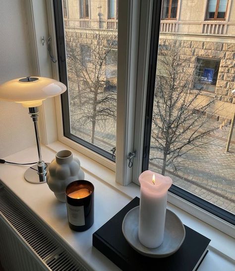 Windowsill Ideas Bedroom, Windowsill Decor Living Room, Windowsill Decor Bedroom, Windowsill Aesthetic, Copenhagen Interior Design, Windowsill Ideas, Windowsill Decor, Cozy Car, Nyc Rooms