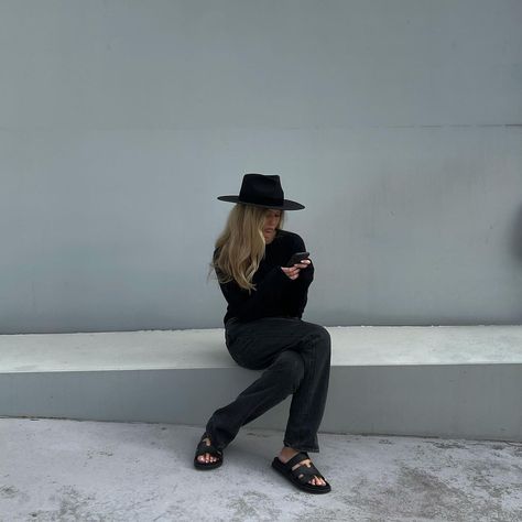 Flat Brim Hat Outfit, Fedora Hat Outfit, Brim Hat Outfit, Fedora Hat Outfits, Marie Von Behrens, Josefine H J, Women Fedora, Curated Outfit, The Mirage