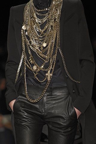 . Hunting Fashion, Boho Mode, Gold Chains For Men, Estilo Punk, Style Noir, Dark Fashion, Inspiration Mode, Looks Style, Fashion Details