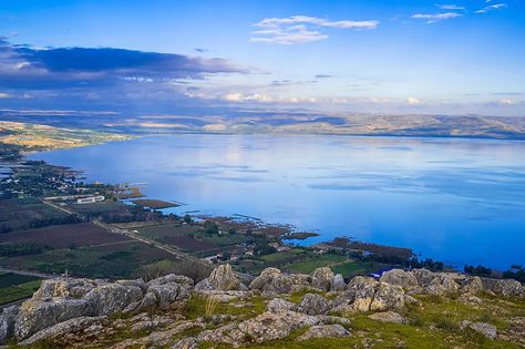 Sea Of Galilee - WorldAtlas Sea Of Galilee Photography, Luminous Mysteries, John 21, Raft Building, The Sea Of Galilee, Garden Of Gethsemane, Arab States, Sea Of Galilee, Bible History