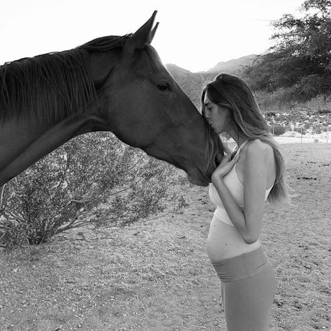 Nicole Granato on Instagram: “There is a tiny little baby growing in my belly and I couldn’t be more in love. Thank you to the love of my life and sweetest soul I have…” Pictures With Horses, Horse Photographer, Equine Photographer, Maternity Photography Poses, Pregnant Couple, Baby Belly, Photographers Life, Equine Photography, Horse Photography