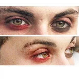 Frank Iero eyes Baby Face Makeup, Face Makeup Products, Frank Lero, Concert Makeup, I Love Mcr, Mikey Way, Emo Makeup, Frank Iero, Emo Bands