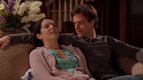 Lorelai And Christopher, Gilmore Girls Christopher, Gilmore Girls Lorelai, Lorelai Gilmore, Girl House, Gilmore Girls, Relationship Goals, Drama, Couple Photos