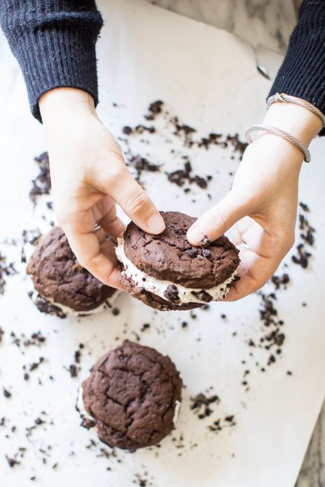 Homemade Oreo Whoopie Pies by popular North Carolina lifestyle blogger Coffee Beans and Bobby Pins North Carolina Style, Coffee Pot Cleaning, Whipped Icing, Reception Food, Whoopie Pies, Instant Pudding, Great Coffee, Style Blogger, Life Tips