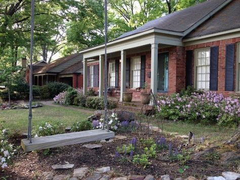 Red Brick Ranch Exterior, Brick Ranch Curb Appeal, Red Brick Ranch, Brick Ranch Exterior, Brick Ranch Houses, Red Brick House Exterior, Ranch House Exterior, Historic Colours, Lake Houses Exterior