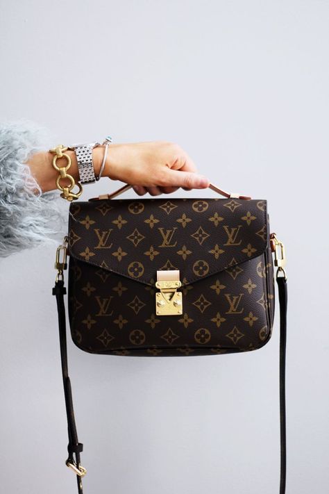 Top 10 Favorite Purchases of 2017 - Louis Vuitton Pochette Metis Louis Vuitton Small Handbag, Mochila Louis Vuitton, Louis Vuitton Handbags Crossbody, Zapatillas Louis Vuitton, Tas Louis Vuitton, Tas Lv, Louis Vuitton Taschen, Designer Things, Pochette Louis Vuitton