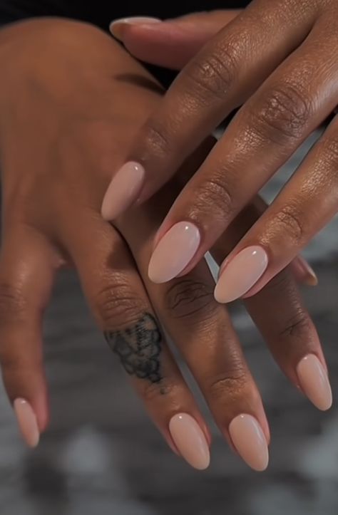 Beige Almond Nails Short, Almond Natural Color Nails, Short Nail Natural Color, Nails Acrylic For Dusky Skin, Nails With Tanned Skin, Nude Nails Black Women Almond, Flesh Colored Nails, Nail Colour For Brown Skin Shades, Glazed Donut Nails Black Skin