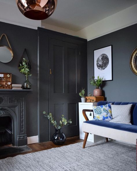 Farrow & Ball on Instagram: “#DownPipe has gorgeous blue undertones to it which deepen the complexity of its finish. We love the look of it in @design_soda_ruthie's…” Farrow And Ball Wallpaper, Light Blue Living Room, Oval Room Blue, Farrow & Ball Wallpaper, House Color Palettes, Rich Home, Farrow And Ball Paint, Cosy Corner, Latest Wallpapers