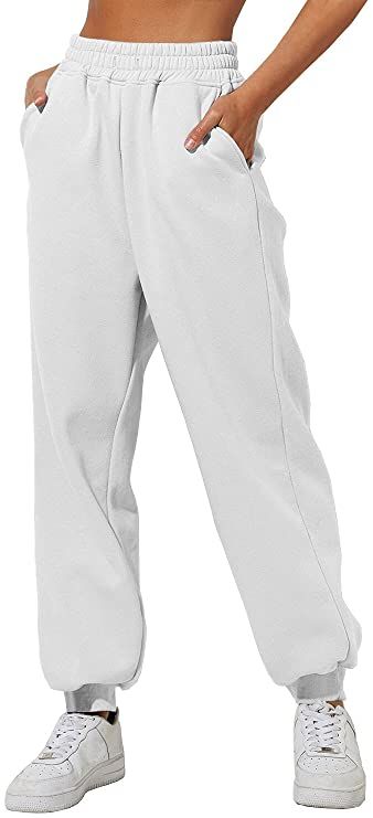 Sweatpants Outfit Women, White Sweatpants Outfit, Short Sweatpants, Hollister Sweatpants, White Outfits For Women, Cute Lounge, Cute Sweatpants, Sweatpants Women, White Sweatpants