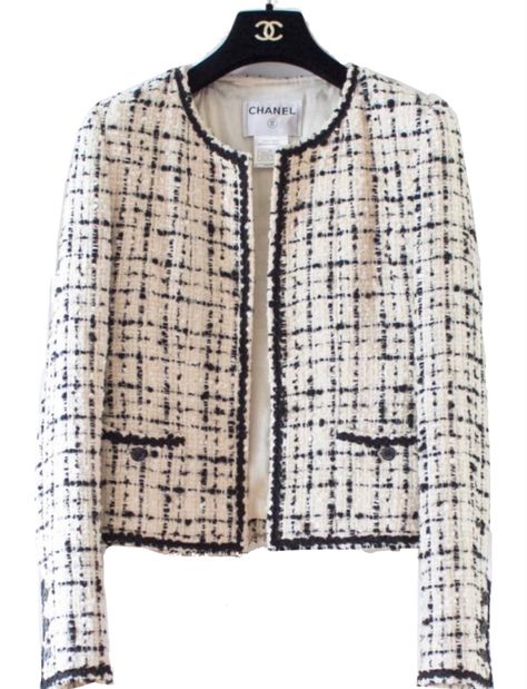 Chanel Blazer, Chanel Style Jacket, Chanel Tweed Jacket, Moda Chanel, Chanel Black And White, Black And White Jacket, Chanel Tweed, Chanel Jacket, Chanel Inspired