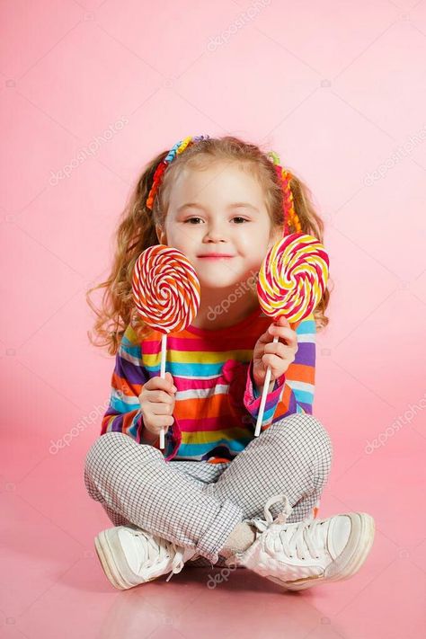 Candy Photoshoot, Shooting Studio, Studio Photoshoot Ideas, Toddler Photoshoot, Kids Studio, Toddler Photography, Birthday Photography, 80s Movies, Photoshoot Themes