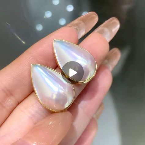 ANNIE CASE FINE JEWELRY on Instagram: "💧Drop shape Japanese Mabe Pearl Stud Earrings 
18k Gold . Dimensions 20.8*13.3mm 
🤩Flawless , super lustrous with slight pink hue. 
Dm for inquiries.
@anniecasepearl 
.
.
.
.
.
.
.
.
HYL240220WNE10560
#pearl#pearls#pearljewelry#pearllover#lovepearls#pearladdict#finejewelry#jewelryaddict#jewelryaddiction#anniversarygift#giftforher#birthdaygift#mabepearl#mabepearljewelry#pearlearrings#anniecasepearl" Fine Jewelry Hypoallergenic Pearl Earrings, Fine Jewelry Akoya Pearl Pear Earrings, High Luster Akoya Pearl Fine Jewelry, Fine Jewelry Akoya Pearl Pear-shaped Earrings, Luxury Pear-shaped Akoya Pearl Earrings, Fine Pearl Jewelry, Mabe Pearl, Pearl Stud Earrings, Pearl Studs