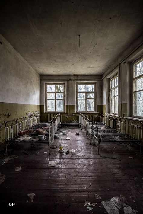 Real Haunted Houses, Mental Asylum, Abandoned Asylums, Creepy Houses, Abandoned Hospital, Chernobyl, Haunted Places, Dark Photography, Abandoned Buildings