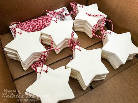 Cornstarch Dough Ornaments, School Ornaments, Cornstarch Dough, Baking Soda Clay, Salt Dough Christmas Ornaments, Clay Christmas Decorations, Baked Clay, Baby Christmas Ornaments, Homemade Clay