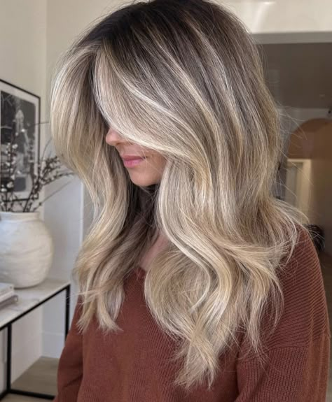 Shadow Root Bronde Balayage, Cool Toned Ombre Hair, Balayage Ash Blonde Dark Roots, Blonde Lived In Balayage, Dark Root Shadow Blonde, Blonde Hair Inspo Dark Roots, Blond Hair With Dark Shadow Root, Highlights With Root Melt, Blond With Root Shadow