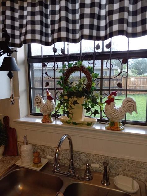 Roster Kitchen Ideas, Above Kitchen Window Decor, Farmhouse Kitchen Window Decor, Kitchen Window Decor Over Sink, Kitchen Window Ideas Over Sink, Kitchen Window Decor Ideas, Kitchen Window Decor, Rooster Kitchen Decor, Chicken Kitchen