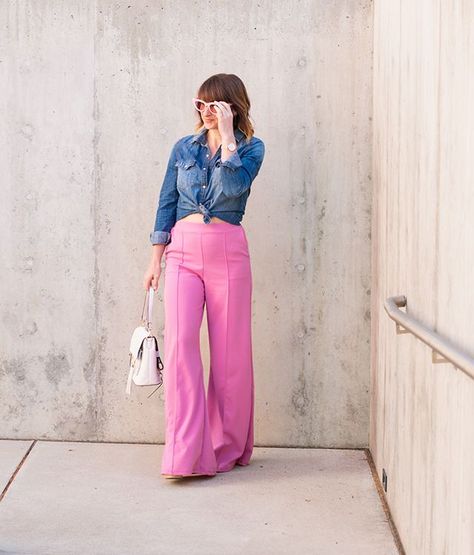 4 Ways to Style Pink Pants - relmstyle Pink Pants Chambray Shirt, How To Wear Pink Pants, Bright Pink Pants Outfit, Pink Pants Outfit Spring, How To Style Pink Pants, Pink Pants Outfit Street Style, Pink Pants Summer, Style Pink Pants, Pink Trousers Outfit