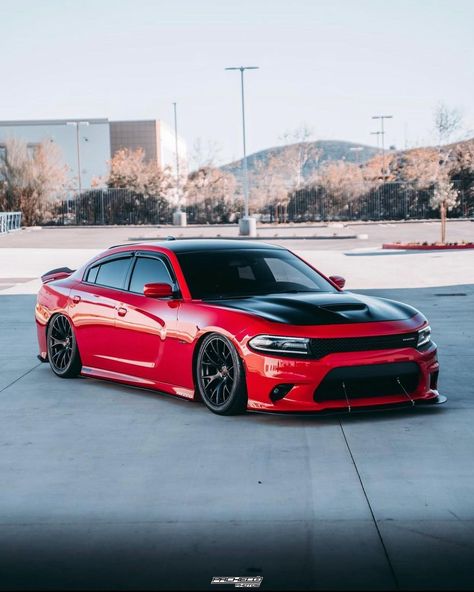 Dodge Charger Srt Hellcat Black And Red, Dodge Charger Modified, Red Charger, Red Dodge Charger, Black And Red Car, Dodge Charger Models, Charger Srt Hellcat, Dodge Charger Hellcat, Cool Truck Accessories