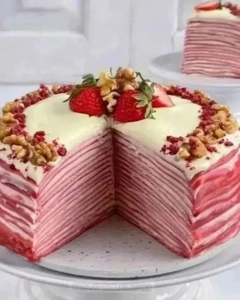 Resep Mille Crepe Cake, Strawberry Crepe Cake, Mille Crepe Cake, Mille Crepes, Quick Cooking Recipes, Savory Crepes, Mille Crepe, Resep Diet, Red Cake