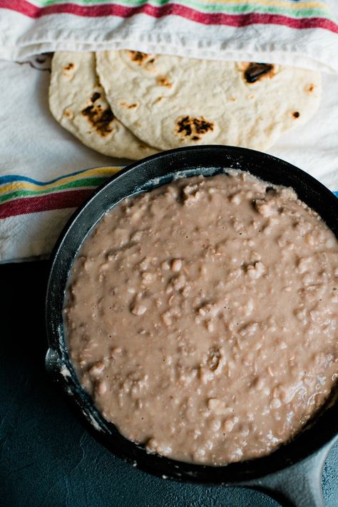 Homemade Refried Beans + Video - Muy Bueno Cookbook Mexican Refried Beans, Traditional Refried Beans, Make Refried Beans, Homemade Refried Beans, Low Carb Healthy, Refried Beans Recipe, Mexican Side Dishes, Mexico Food, Bean Dip