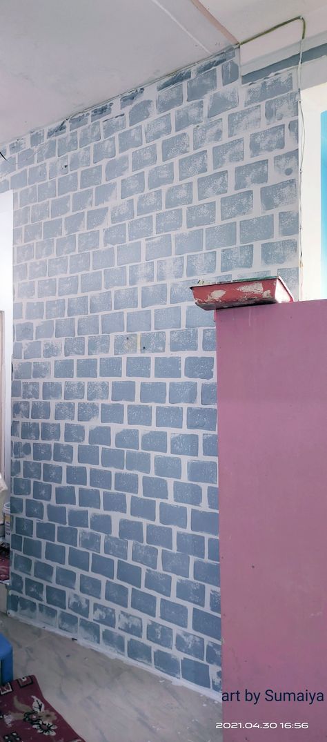 Make bricks with the help of a sponge We can add or remove furniture easily but changing your home's paint may b Sponge Brick Wall Diy, Diy Wall Painting Ideas, Sponge Painting Walls, Wall Painting Ideas, Painted Brick Walls, Diy Wall Painting, Sponge Painting, Brick Patterns, Painted Brick