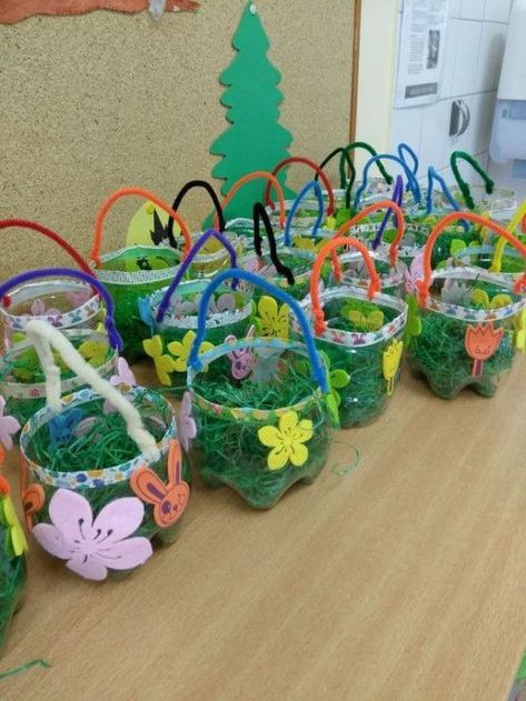 Diy Easter Crafts, Easter Basket Crafts, Easter Greetings Messages, Fun Easter Crafts, Easter Preschool, Happy Easter Wishes, Front Porch Christmas Decor Ideas, Porch Christmas Decor Ideas, Porch Christmas Decor