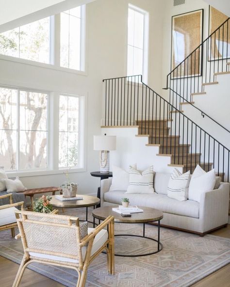 scandinavian interiors #home #style Mindy Gayer Design, Dreamy Living Room, Villa Toscana, Vintage Inspired Rugs, Small Modern Living Room, Living Room Layout, Stair Case, Bright Living Room, Neutral Living Room