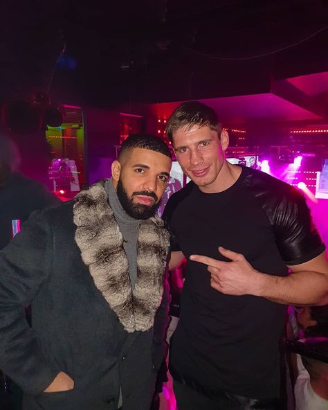 Drake & Rico Verhoeven Girl Power Songs, Drake Album Cover, Drake Meme, Rihanna And Drake, Drakes Album, Rap Us, Drake And Josh, Drake Quotes, Best Rap Songs