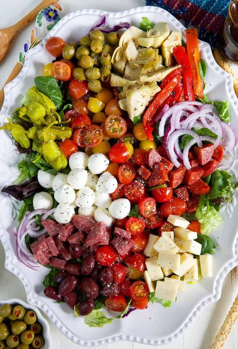 Antipasto Salad - The Suburban Soapbox Antipasto Salad Dressing, Easy Antipasto Salad, Easy Antipasto, Ww Salads, Antipasto Salad Recipe, Italian Antipasto, Antipasto Salad, Antipasto Platter, Hearty Salads