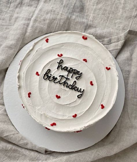 Tort Aesthetic, Happy Birthday Bento Cake, Circle Birthday Cake, White Cake Ideas, White Birthday Cakes, Birthday Cakes For Teens, Cake Hacks, Simple Birthday Decorations, Korean Cake