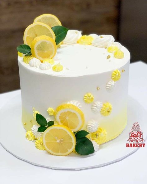 Lemon Birthday Cakes, Tårta Design, Fruit Cake Design, Mini Torte, Buttercream Cake Decorating, Summer Cakes, Simple Birthday Cake, Easy Cake Decorating, Cake Decorating Designs